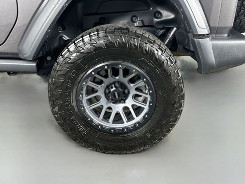 Used 2025 Jeep Wrangler Sport image 34