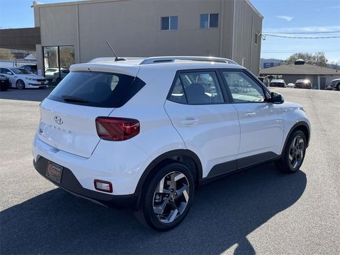 New 2026 Hyundai Venue SEL image 3