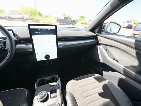 Certified 2021 Ford Mustang Mach-E GT image 33