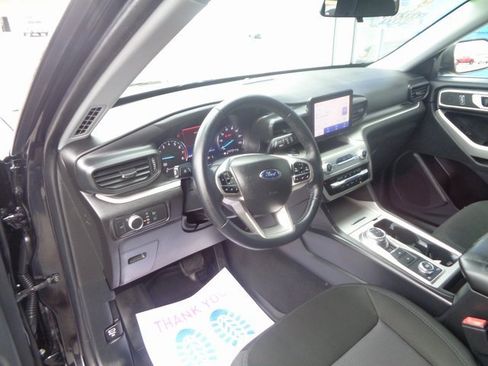 Used 2022 Ford Explorer XLT image 17