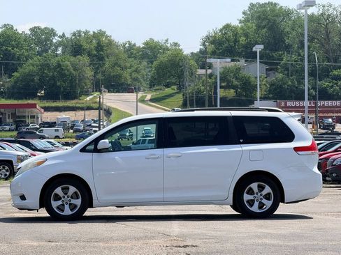 Used 2011 Toyota Sienna LE w/ Towing Pkg FWD image 5