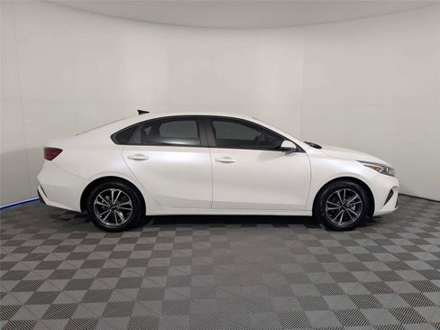 Used 2024 Kia Forte LXS w/ LXS Technology Package FWD image 4