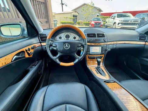 Used 2008 Mercedes-Benz E 350 4MATIC Sedan image 17