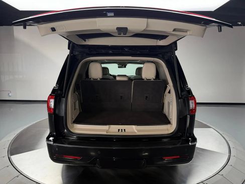 Used 2018 Lincoln Navigator Select AWD/4WD image 12