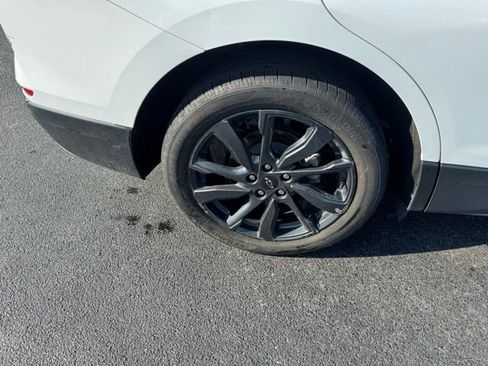 Used 2022 Chevrolet Equinox RS w/ RS Leather Package image 11