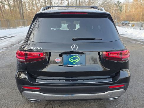 Used 2022 Mercedes-Benz GLB 250 w/ Premium Package Lite image 15
