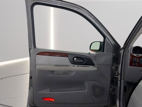 Used 2005 GMC Envoy SLT image 9