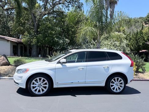 Used 2017 Volvo XC60 T5 Inscription w/ Preferred Option Package FWD image 4