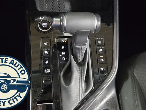 Used 2023 Kia Niro SX image 17