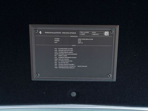 Used 2017 Ferrari California T RWD image 15