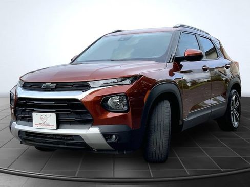 Used 2021 Chevrolet TrailBlazer LT w/ Convenience Package FWD image 4