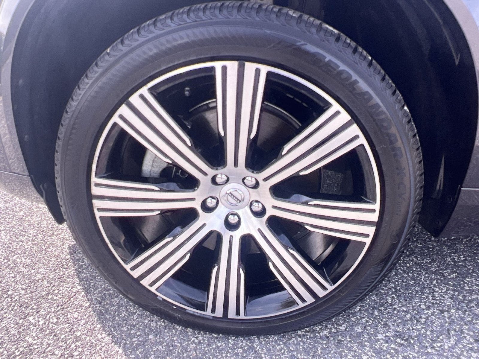 Certified 2025 Volvo XC90 T8 Plus w/ Protection Package AWD/4WD image 12