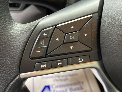 Used 2025 Nissan Altima 2.5 SV FWD image 14