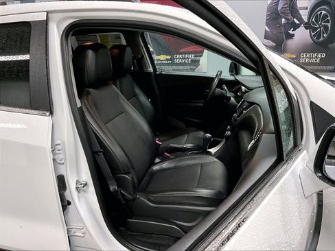 Used 2018 Chevrolet Trax LT w/ LT Convenience Package image 11