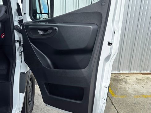 Used 2023 Mercedes-Benz Sprinter 1500 image 35