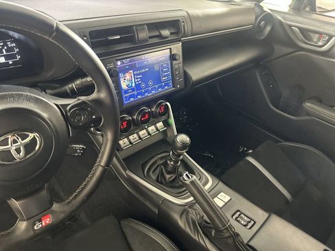 Used 2024 Toyota GR86 Premium RWD image 22