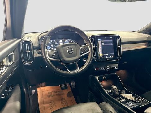 Used 2021 Volvo XC40 T5 R-Design w/ Climate Package image 24