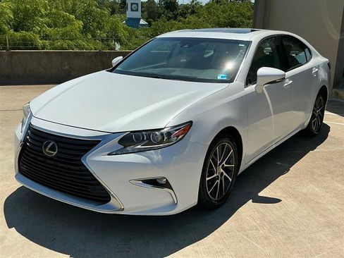 Used 2016 Lexus ES 350 w/ Luxury Package w/Wood Trim FWD image 10