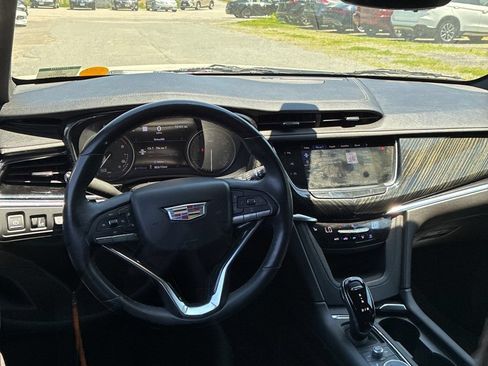 Used 2021 Cadillac XT6 Premium Luxury AWD/4WD image 3
