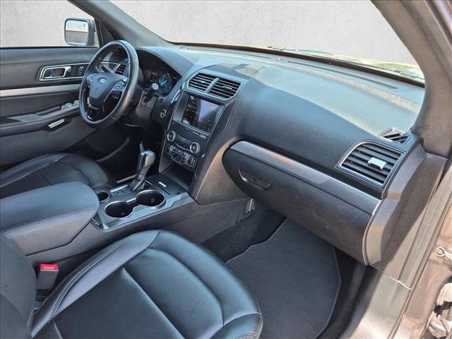 Used 2019 Ford Explorer XLT w/ Equipment Group 202A FWD image 18
