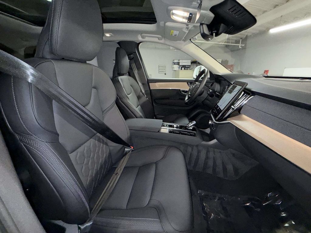 Certified 2025 Volvo XC90 T8 Plus w/ Protection Package Premier AWD/4WD image 14