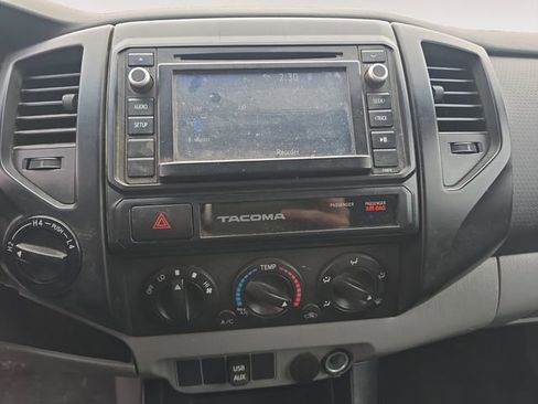 Used 2015 Toyota Tacoma Base image 10