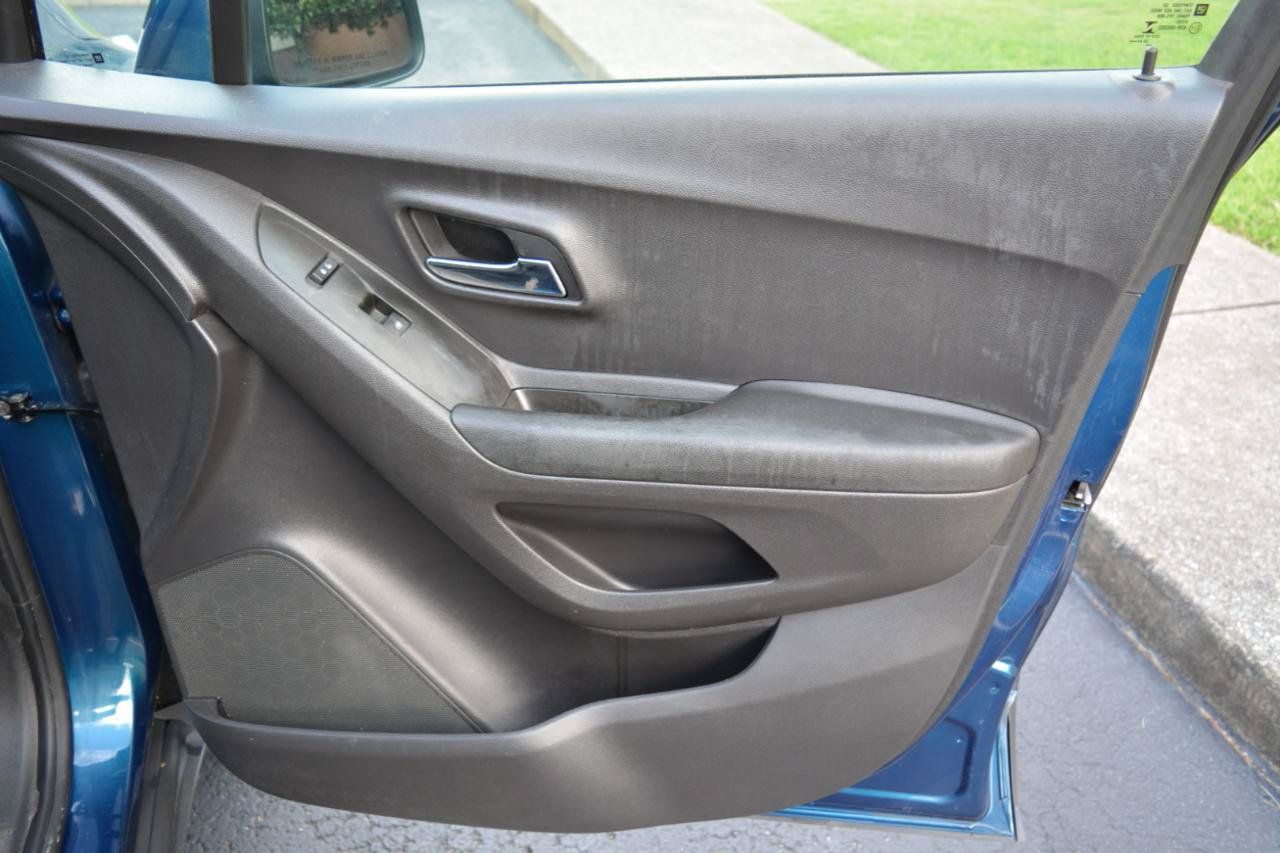 Used 2020 Chevrolet Trax LT FWD image 17
