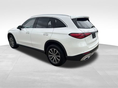 Used 2026 Mercedes-Benz GLC 300 4MATIC image 3