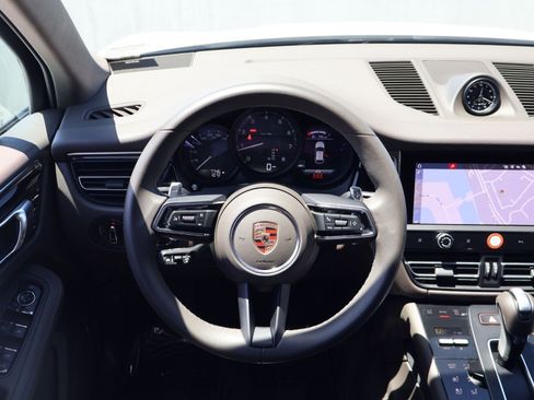 Certified 2026 Porsche Macan AWD/4WD image 15