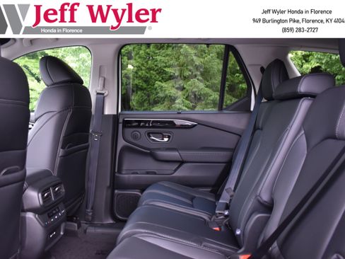 New 2025 Honda Pilot Touring image 14