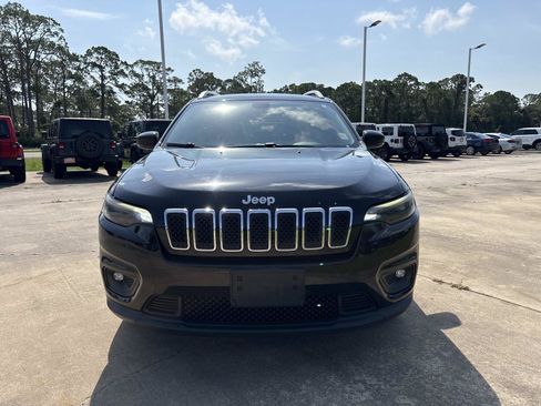 Used 2019 Jeep Cherokee Latitude Plus w/ Comfort/Convenience Group FWD image 8