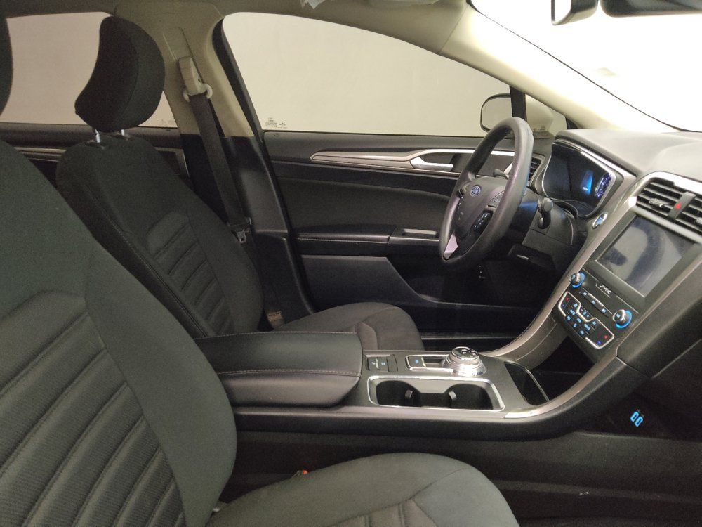 Used 2019 Ford Fusion SE FWD image 21