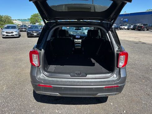 Used 2022 Ford Explorer XLT w/ Equipment Group 202A AWD/4WD image 12