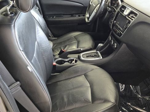 Used 2012 Chrysler 200 Limited image 4