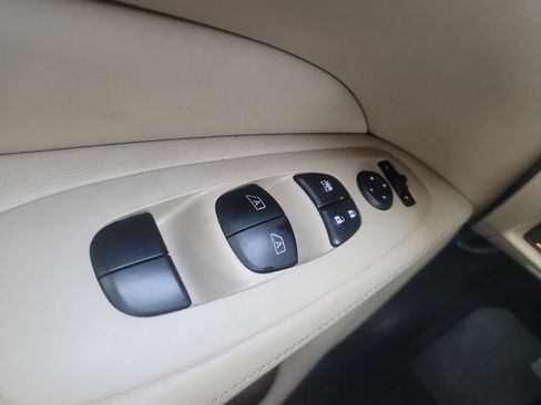 Used 2018 Nissan Pathfinder SL w/ SL Premium Package FWD image 27