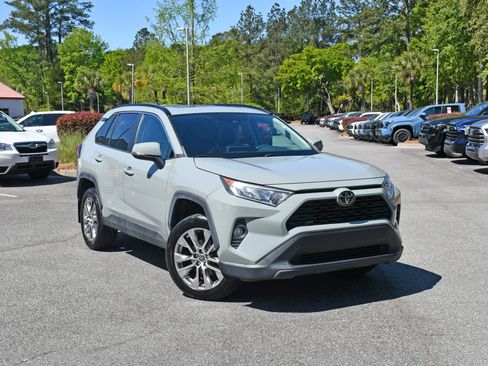 Used 2021 Toyota RAV4 XLE Premium image 6