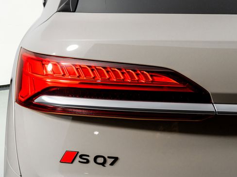 Used 2025 Audi SQ7 Premium Plus image 12