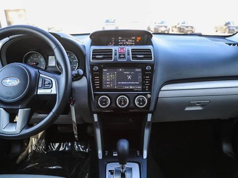 Used 2017 Subaru Forester 2.5i Premium w/ All-Weather Package image 11