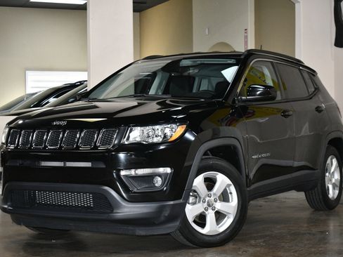 Used 2019 Jeep Compass Latitude w/ Popular Equipment Group image 4