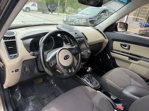 Used 2013 Kia Soul ! FWD image 15