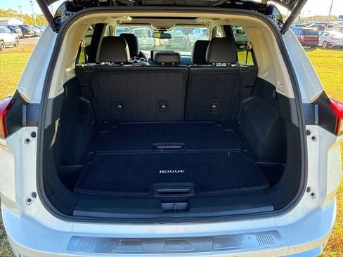 Used 2025 Nissan Rogue Platinum image 25