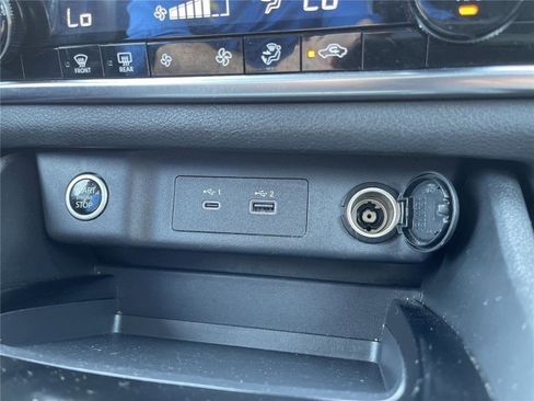 Used 2023 Nissan Rogue SV AWD/4WD image 27