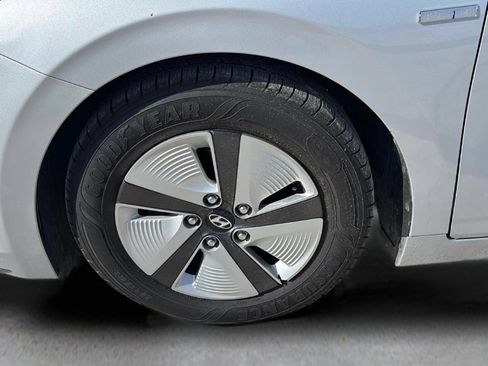 Used 2018 Hyundai Ioniq Blue FWD image 18