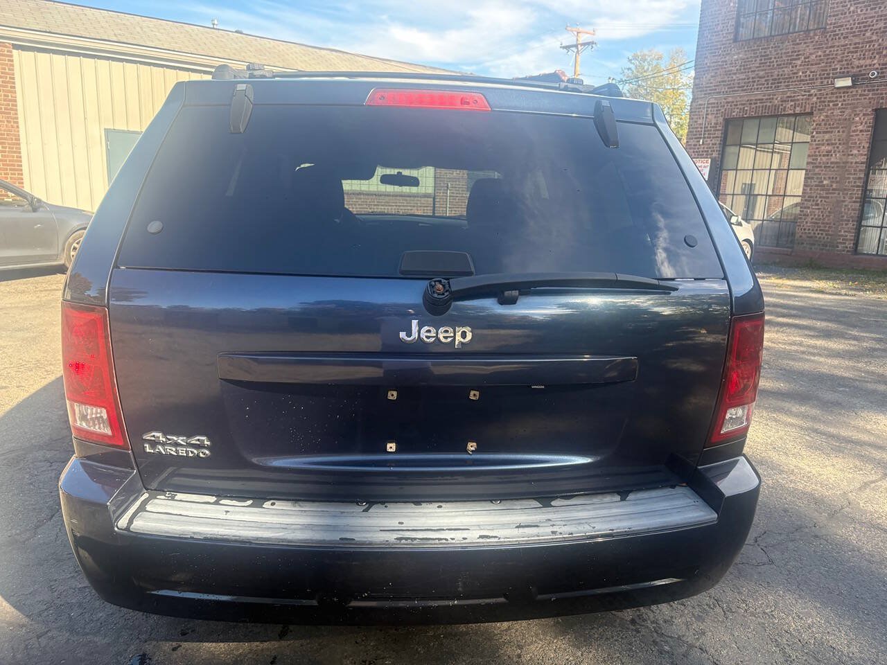 Used 2010 Jeep Grand Cherokee Laredo AWD/4WD image 4