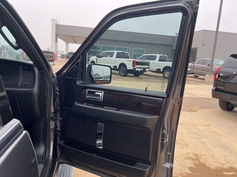 Used 2017 Lincoln Navigator Reserve image 26