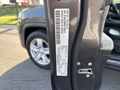 Certified 2022 Jeep Compass Latitude FWD image 35