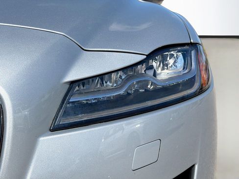 Used 2018 Jaguar XF Premium image 10