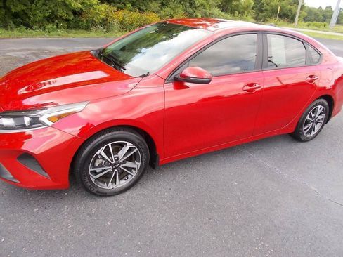 Used 2023 Kia Forte LXS w/ LXS Technology Package FWD image 7
