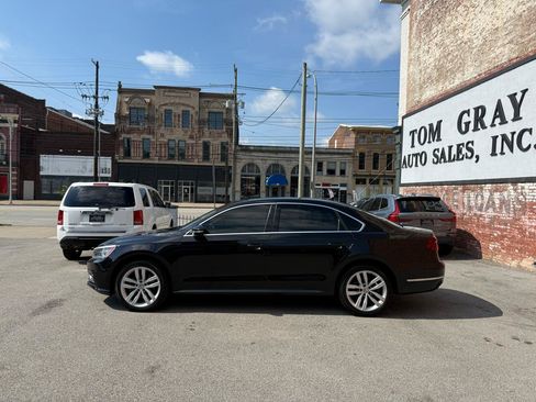 Used 2018 Volkswagen Passat 2.0T SE FWD image 5