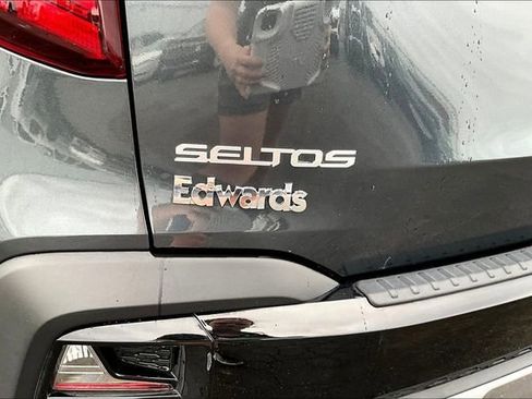 Used 2024 Kia Seltos EX image 23